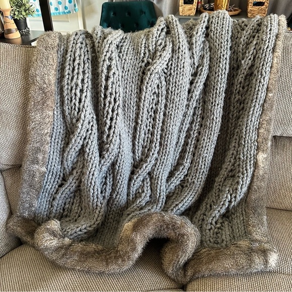 Pottery Barn Chunky Cable Knit Faux Fur Trim Blanket 57x51” - Picture 1 of 10